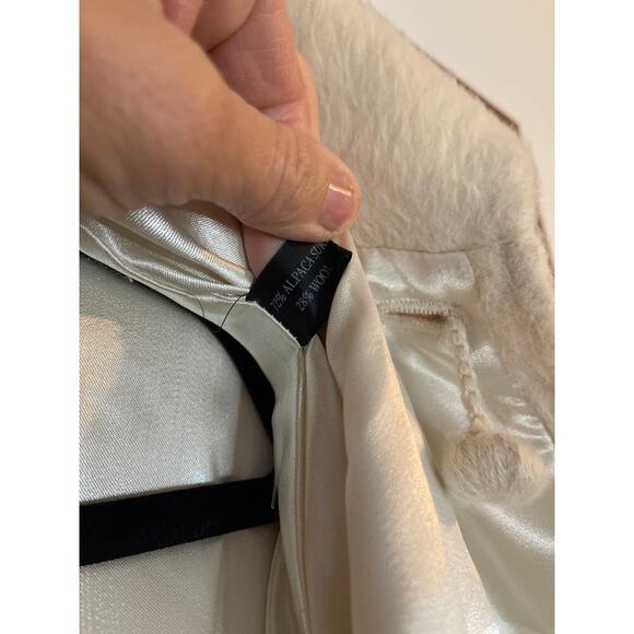 STUNNING PERUVIAN ALPACA AND WOOL hand Finished Cape O/S - Picture 9 of 9